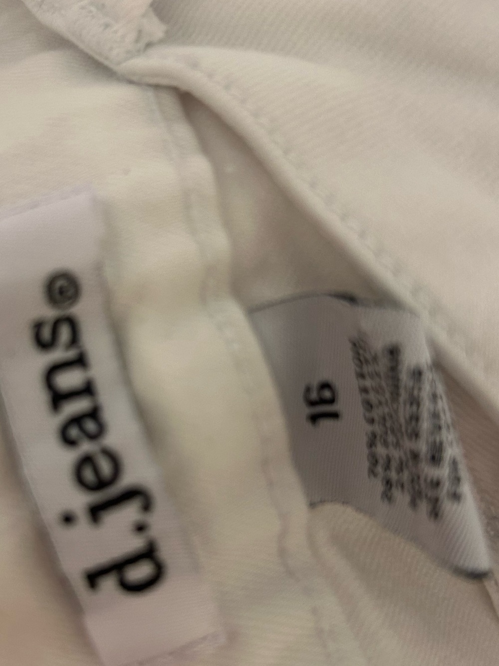D. jeans White Jean pants - Size 16 

Smoke free home